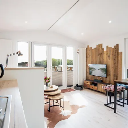 Ostseecamp One Nineteen, Mit Motorradgarage