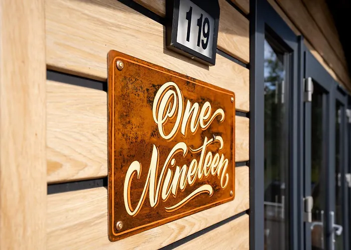 Ostseecamp One Nineteen, Mit Motorradgarage